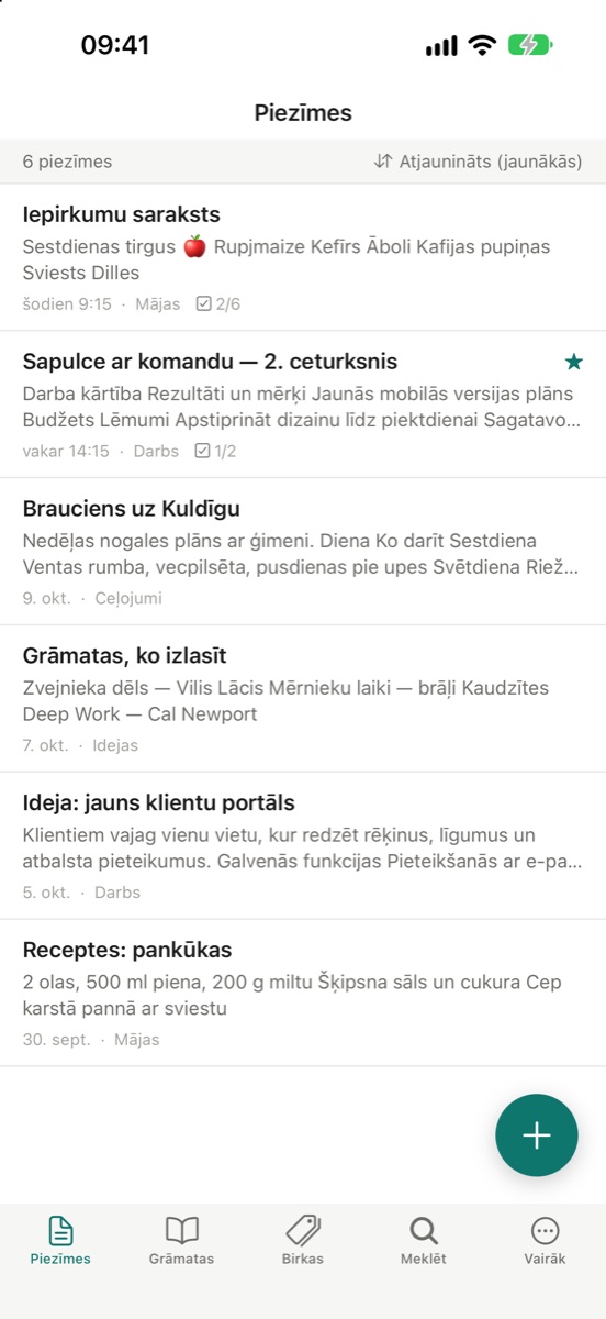 Pieraksti iPhone ekrāns ar piezīmju sarakstu